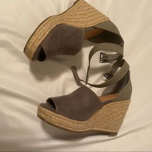 Coconuts Matisse gray Suede Wedge Sandal 7.5